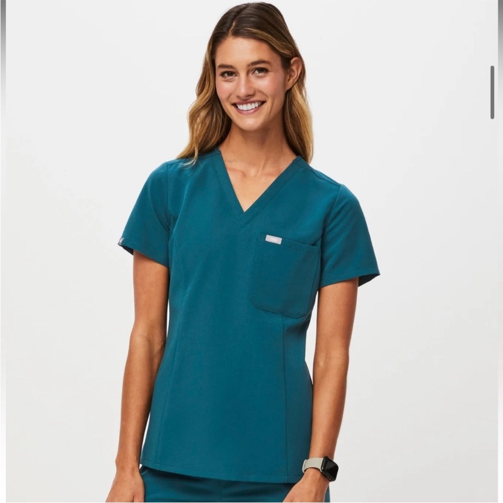 Figs women’s Caribbean blue catarina one pocket scrub top
